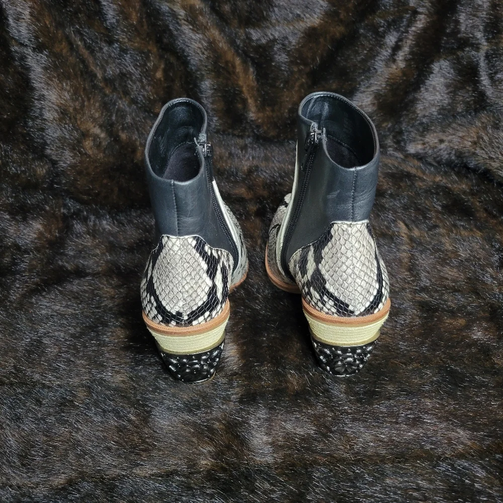Gianni Bini Eviee Snake Print‎ Metal Block Heel Western Booties 6M